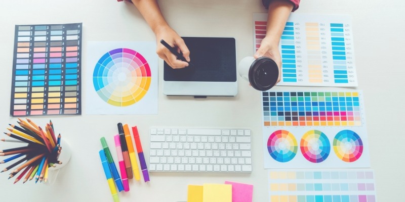 Design grafic pentru materiale publicitare Agentia.top